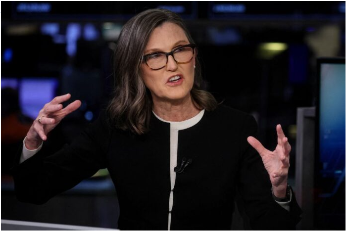 方舟的凯西·伍德透露了她的三个加密支柱和她正在关注的新DEX